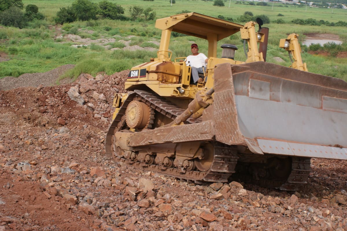 renta-maquinaria-pesada-cat-caterpillar-construccion-constructora-urbanizacion